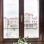 Domus Al Canal Grande * Velence